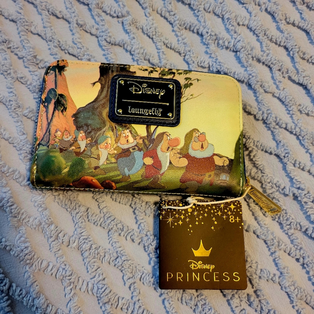 Loungefly Disney Princess Snow White & 7 Dwarves zip around wallet NWT
